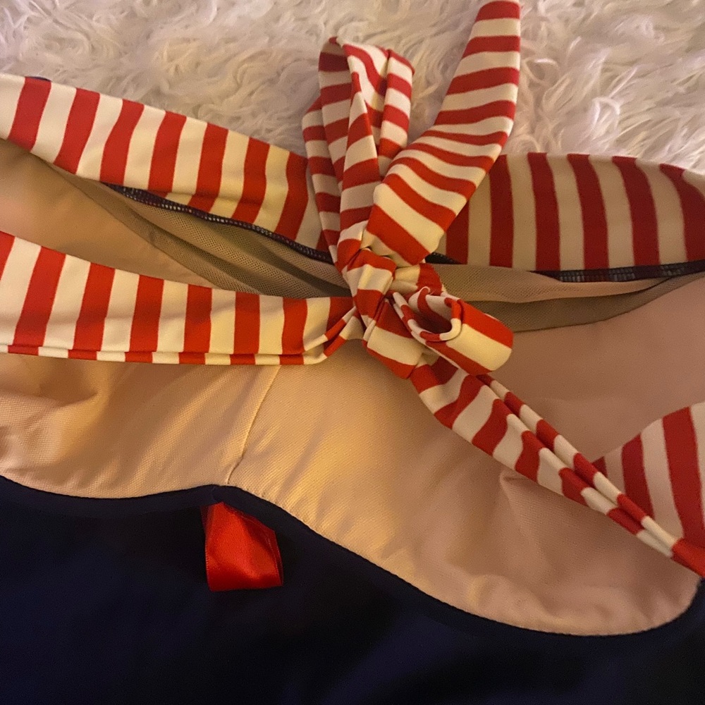 Swimsuit - Picture 6 of 8